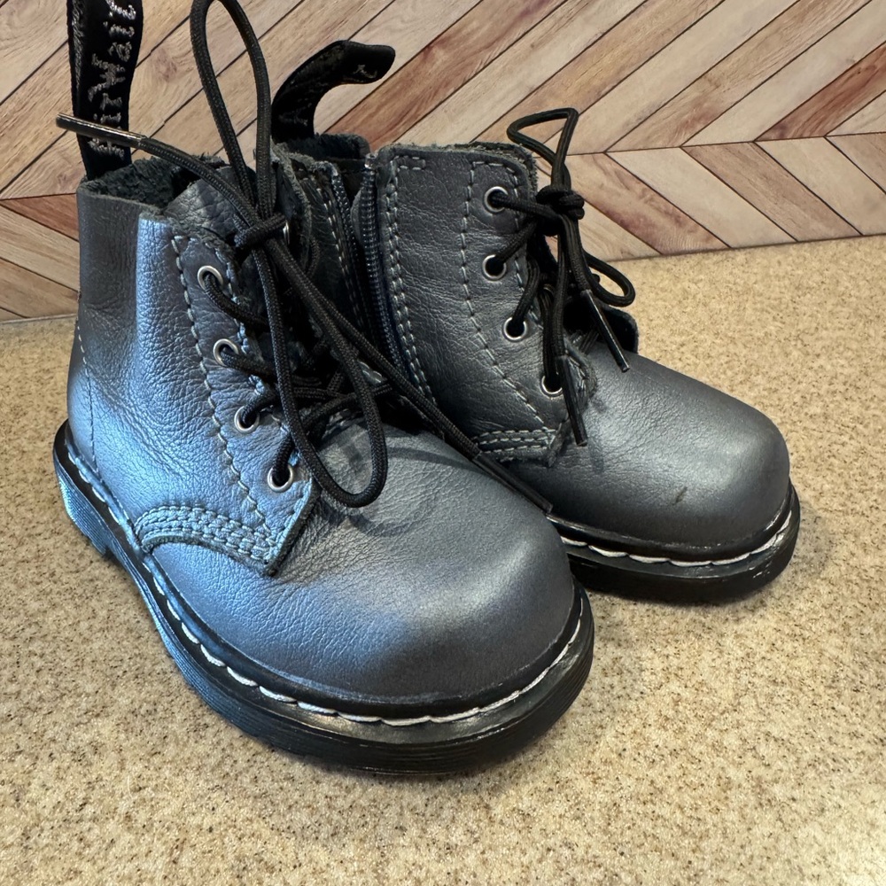 Size 6 kids gray lace up Doc Martens with inside zipper Pascal